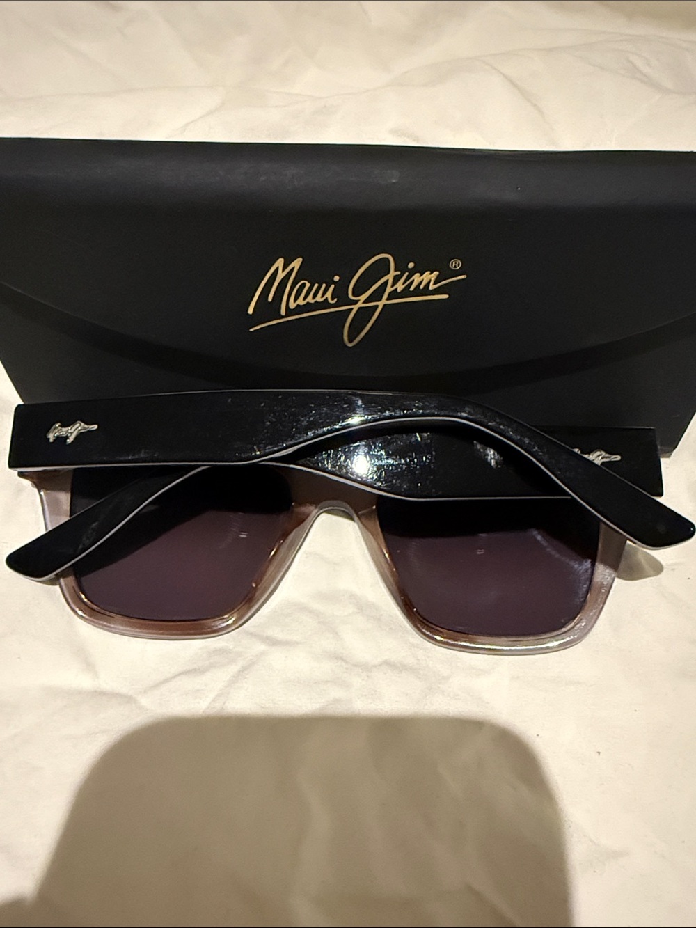 Maui Jim Ekolu black polarized sunglasses with grey lenses - Picture 2 of 6